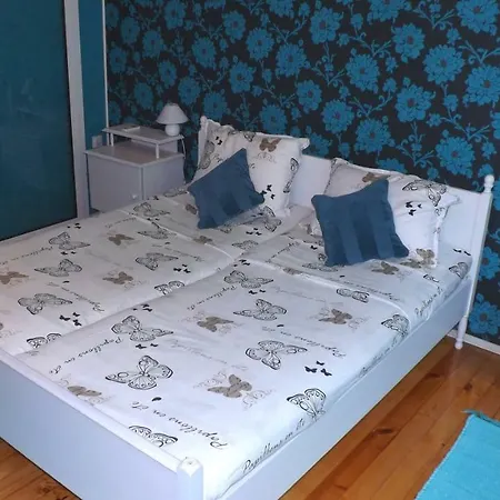 Perfect Centrally Located Bedroom & Living Sofia