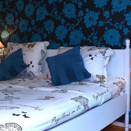 Perfect Centrally Located Bedroom & Living Apartment *